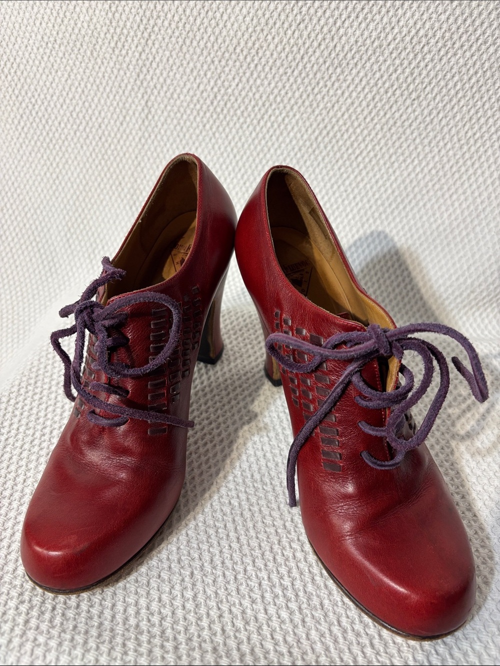 John Fluevog Sz 9 Daily Miracles Mistery Burgundy Lace-Up Leather Heels